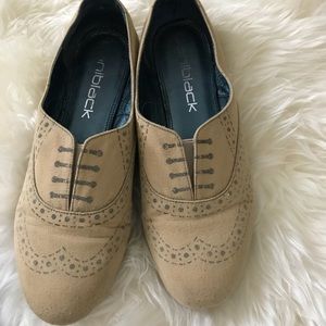 Tan DaniBlack casual shoes